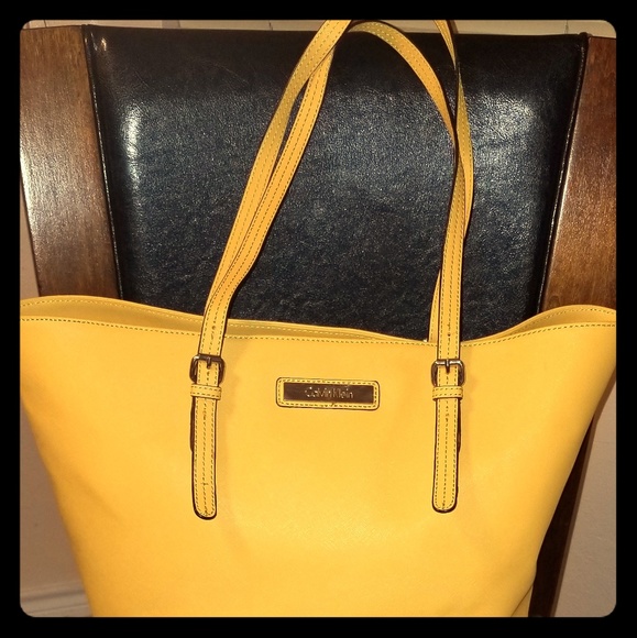 Calvin Klein Handbags - 💥SALE💥Gold Leather Calvin klein Tote